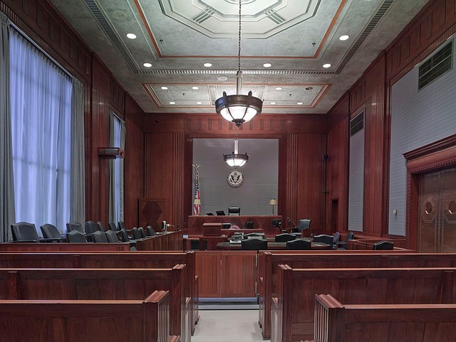 prázdná soudní síň